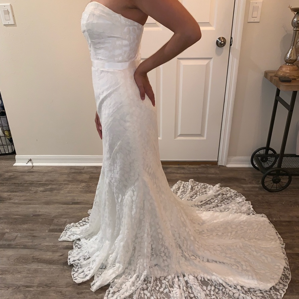 Wedding Dress - Picture 2 of 4